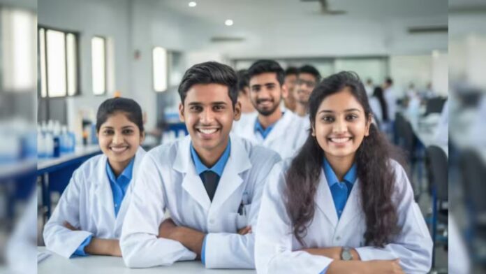 NEET UG 2025: डायरेक्ट लिंक से जानिए आपका एग्जाम सेंटर – अब हर सेकंड है कीमती