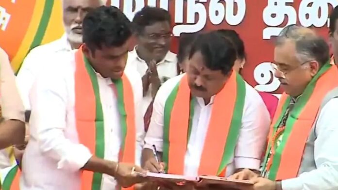 Tamil Nadu: तमिलनाडु में भाजपा का नेतृत्व बदलते हुए नयनार नागेंद्रन बने नए प्रदेश अध्यक्ष