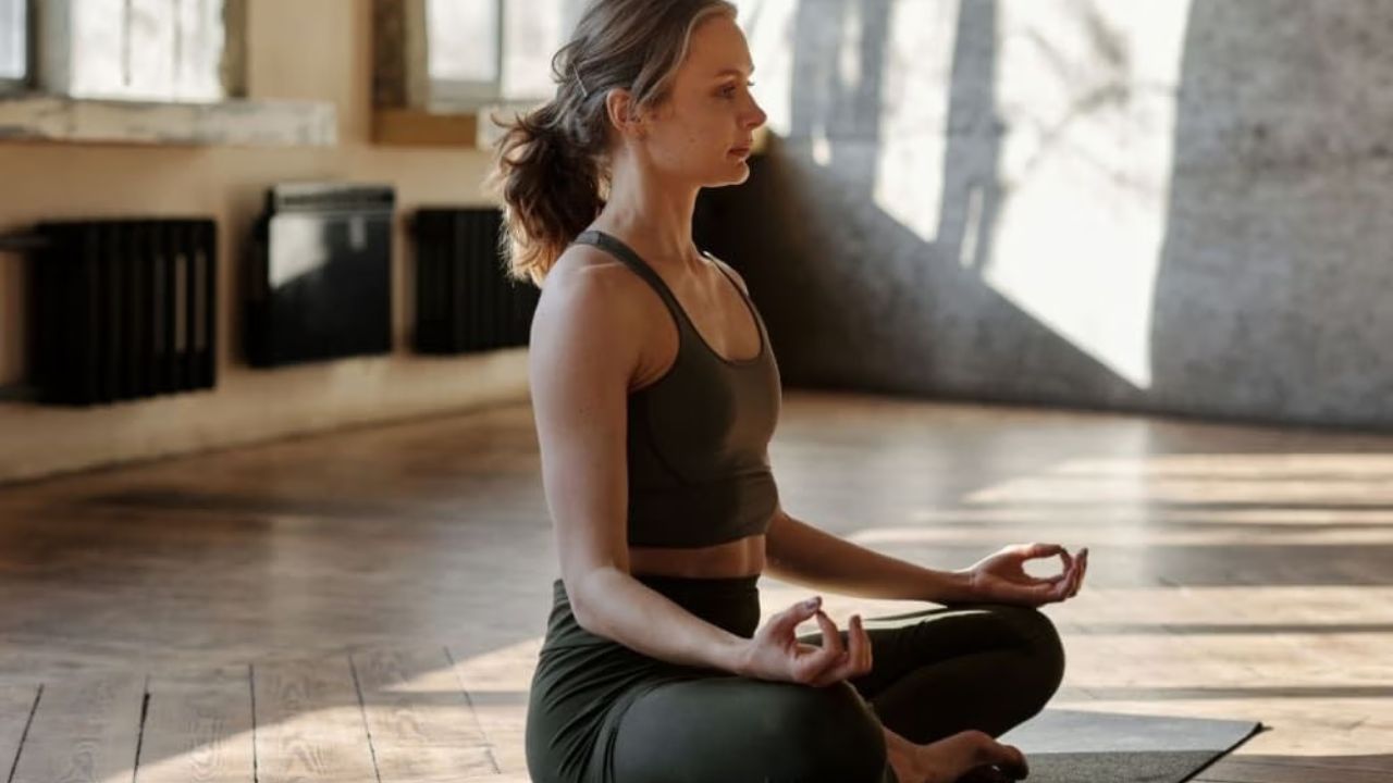 Yoga for Lungs: योग के इन आसनों से जानें कैसे आप अपने श्वसन तंत्र को और भी मजबूत बना सकते हैं?
