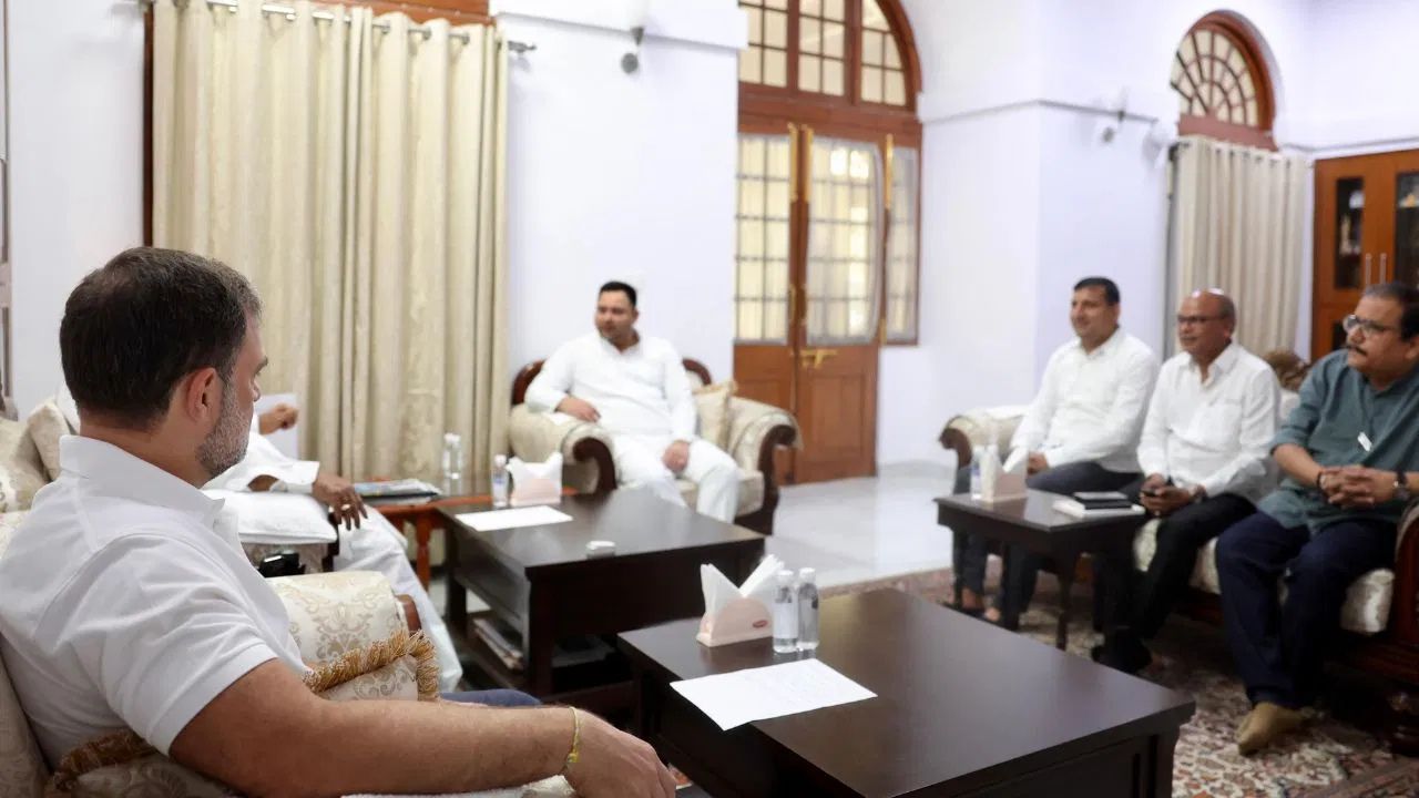 Bihar Politics: बिहार में कांग्रेस का पलटवार! तेजस्वी की सीएम चेहरे पर पड़ी रुकावट