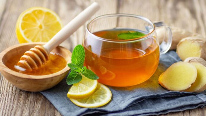 Turmeric-Honey Water: सुबह का एक गिलास पानी जो बदल सकता है आपकी सेहत! जानिए इसके छुपे फायदे