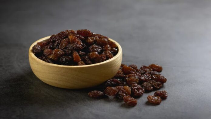 Raisins for health: किशमिश का जादू जो सुबह आपके पेट को देगा राहत! किशमिश से हो सकती है हड्डियों की मजबूती