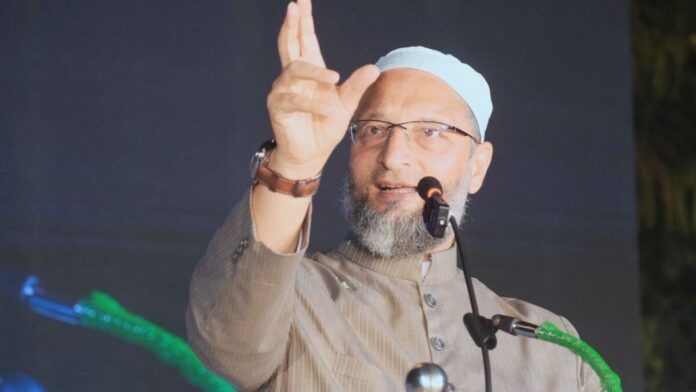 Asaduddin Owaisi: पाकिस्तान को फिर से ग्रे लिस्ट में लाने की मांग ओवैसी की बहरीन बैठक में उठी आवाज