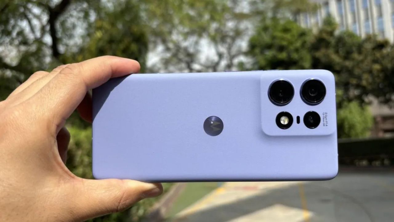 Motorola Edge 50: Motorola का धमाका! सिर्फ 21,999 में मिल रहा है प्रीमियम फीचर्स वाला Edge 50