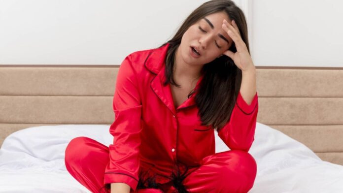 Weakness Fatigue In Morning: सुबह उठते ही टूटता है शरीर और मन जानिए कैसे आपकी आदतें बन रही हैं दिनभर की सुस्ती की वजह