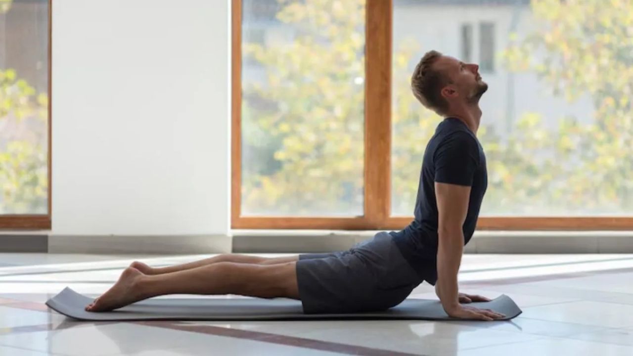 International Yoga Day 2025: हर 10 में से 1 महिला को है ये बीमारी, योग से बदल सकती है ज़िंदगी! DNA तक करता है असर
