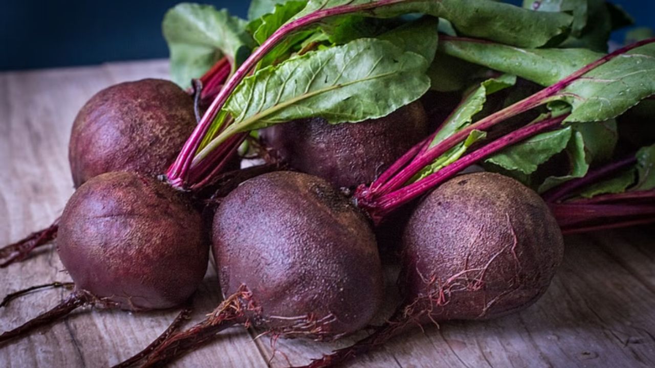 Beetroot: ज्यादा बीटरूट खा रहे हैं? हो सकता है किडनी और लीवर को भारी नुकसान!