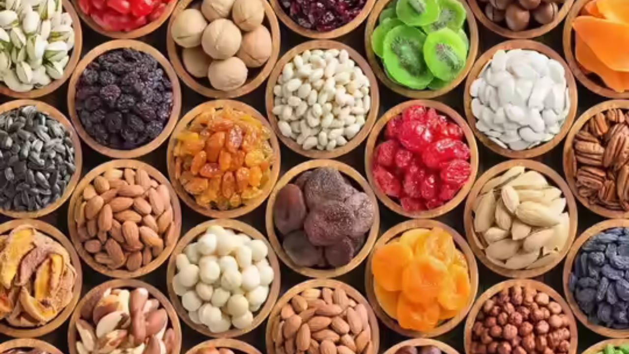 एक मुट्ठी Dry Fruits बना सकती है आपकी सेहत को खतरे में, जानिए क्या है सच!