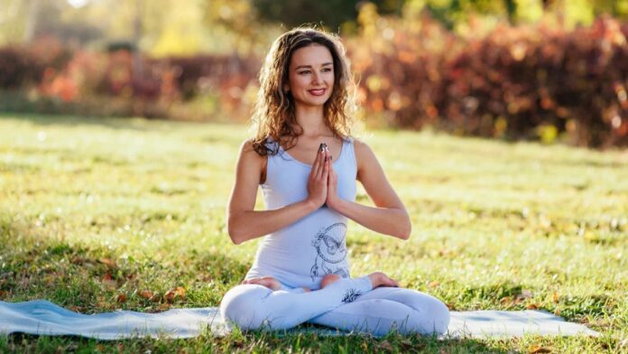 Yoga Benefits: रोज़ 30 मिनट योग और चमत्कार देखिए – वजन, चिंता, नींद सब हो जाएंगे कंट्रोल में!