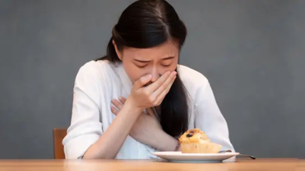 Food Allergy: खाने से अचानक क्यों होती है त्वचा पर खुजली और सूजन? जानिए छुपी हुई साइलेंट एलर्जी की कहानी