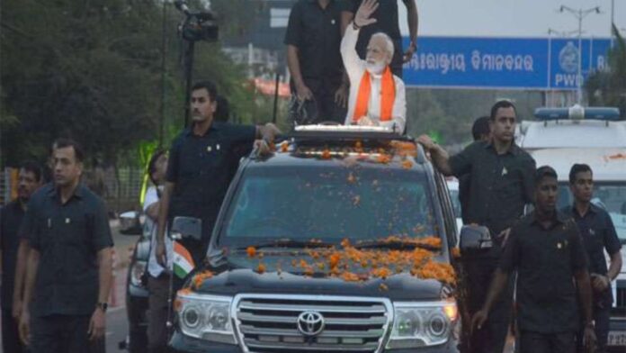 PM Modi's visit to Odisha: ओडिशा में मोदी की दस्तक! खुले जीप से किया रोड शो और बांटी 18700 करोड़ की सौगात