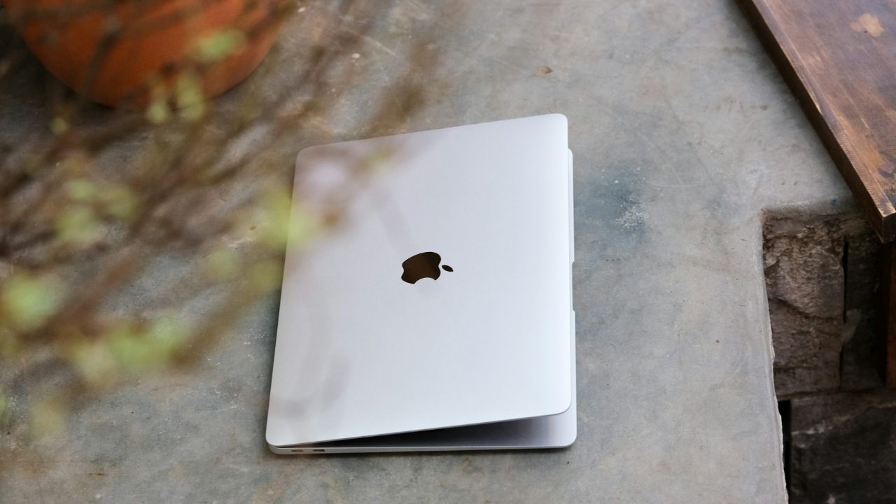 अब महंगे नहीं रहे Apple MacBook Air M1 जानिए कैसे सिर्फ ₹58,990 में ले जा सकते हैं घर
