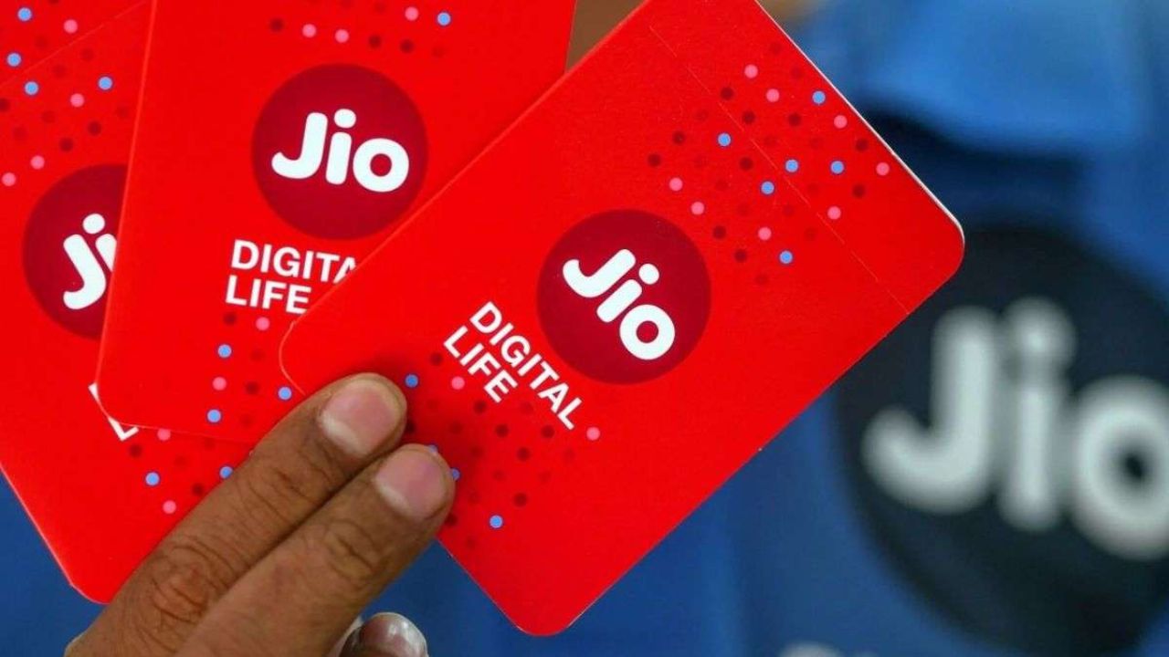 क्या सच में 11 महीने तक चलेगा सिर्फ ₹895 का Jio फोन प्लान? Jio ने फिर मचाई बाजार में हलचल