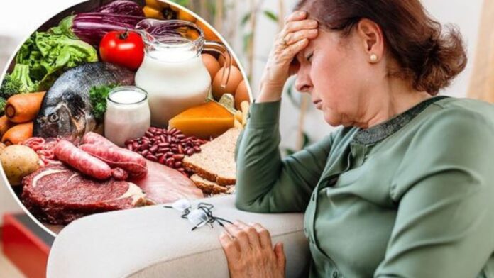 Vitamin B12: छोटी सी लापरवाही बन सकती है बड़ी परेशानी क्योंकि बी12 की कमी के लक्षण अक्सर दिखते नहीं हैं जल्दी