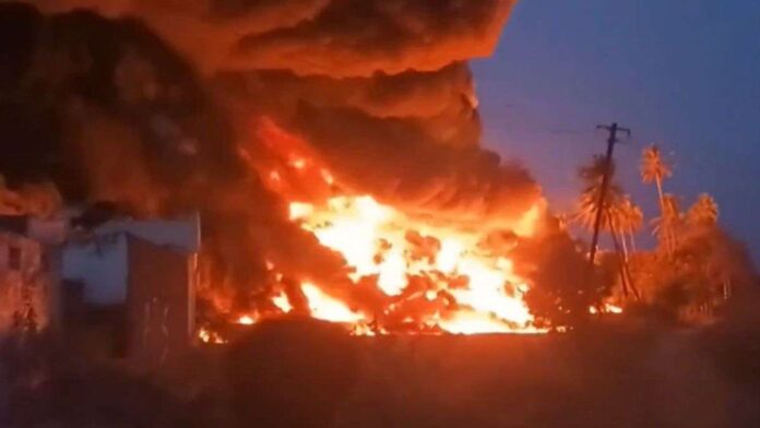 Tiruvallur Train fire accident: चेन्नई की ट्रेनों पर ब्रेक! तिरुवल्लूर में मालगाड़ी में लगी भीषण आग, आसमान में छा गया काला धुआं
