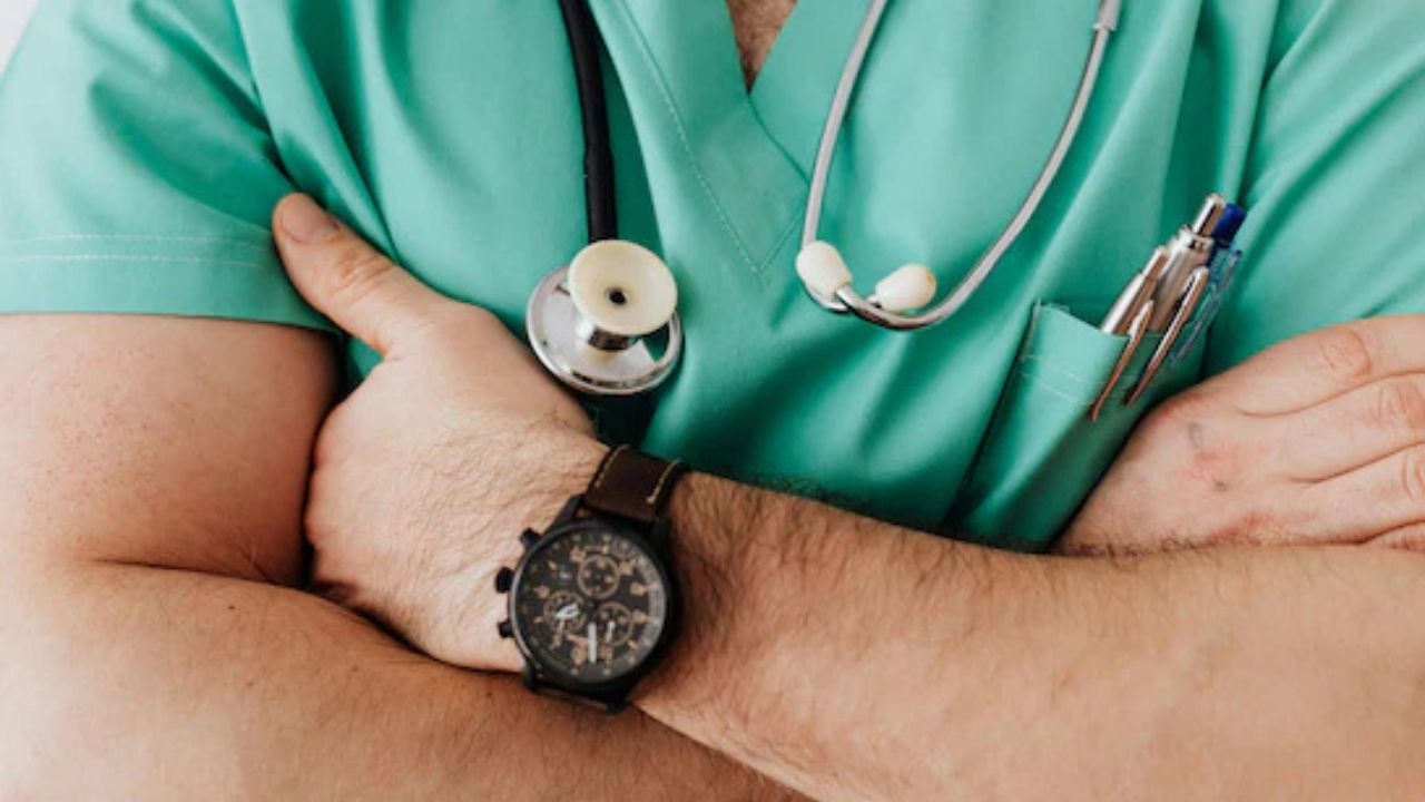 National Doctor’s Day पर बड़ा खुलासा – डॉक्टर बोले, 'इलाज नहीं, आदतें बदलें तो ही ठीक होंगे मरीज़'