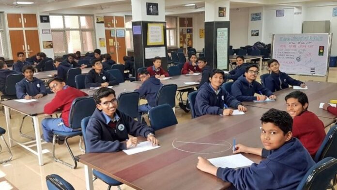 Delhi Education: दिल्ली के हर सरकारी स्कूल में होगी इंग्लिश मीडियम की क्लास, 2025 से लागू होगा नया फैसला