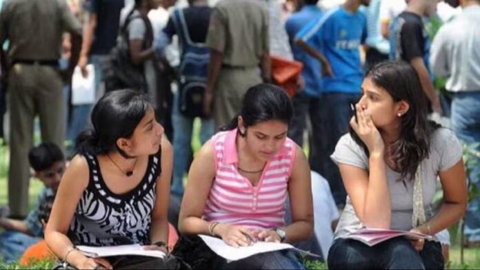 Commerce without Math: मैथ्स नहीं लिया? कोई बात नहीं! 12वीं के बाद ये कॉमर्स कोर्सेस आपके लिए हैं परफेक्ट