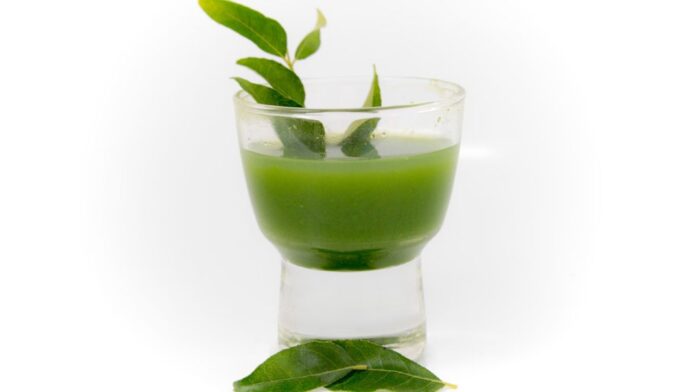 Curry leaves water: किचन का यह हरा पत्ता कर सकता है कमाल! जानिए इसका पानी कैसे बनाता है आपको सुपरफिट