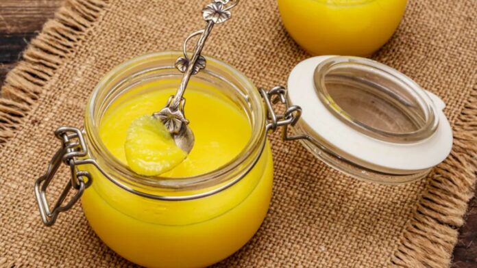Ghee Benefits: घी का एक चम्मच रोज़ाना! थकान से लेकर त्वचा तक हर दर्द की दवा