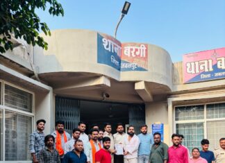 नवरात्रि पर्व पर सुरक्षा व्यवस्था बढ़ाने की मांग, बजरंग दल ने थाना प्रभारी को सौंपा ज्ञापन