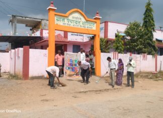 गांधी जयंती के उपलक्ष्य में ग्राम पंचायत गोरेघाट में चला स्वच्छता अभियान